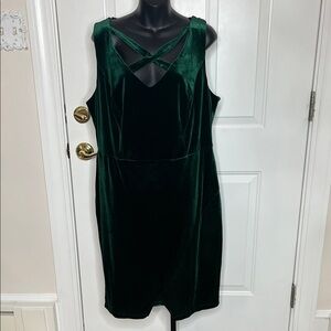 Chic Backless Green Velvet Dress
